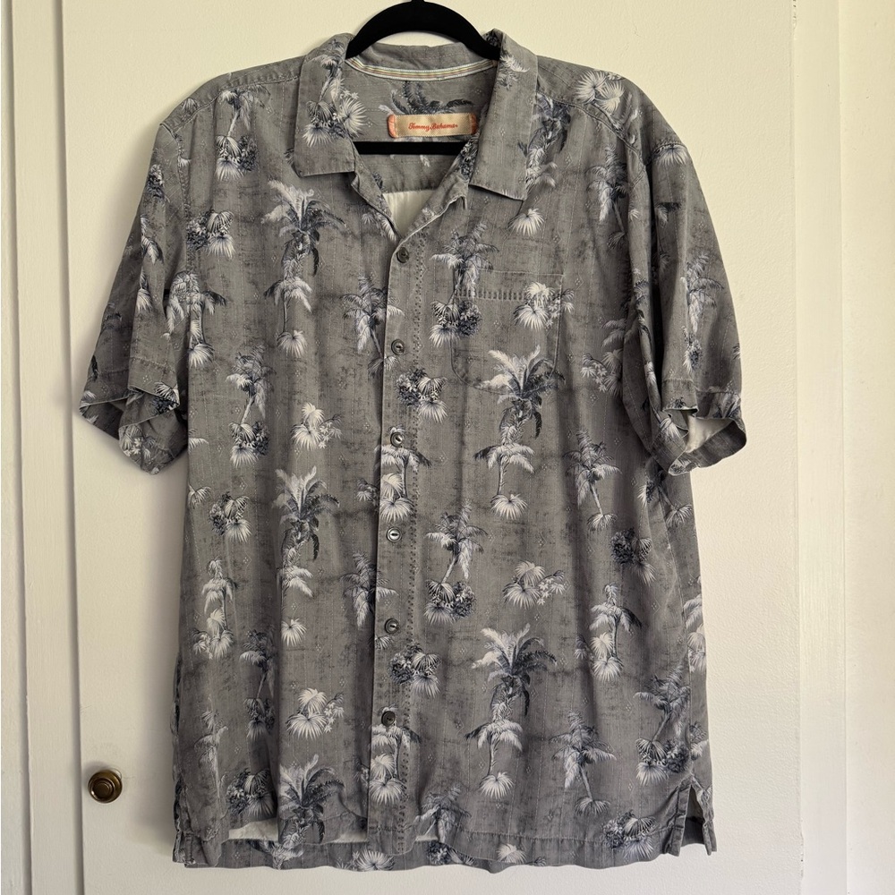 Tommy Bahama Shirt Mens XL 100% Silk Hawaiian Palm Trees Tropical Floral Gray
